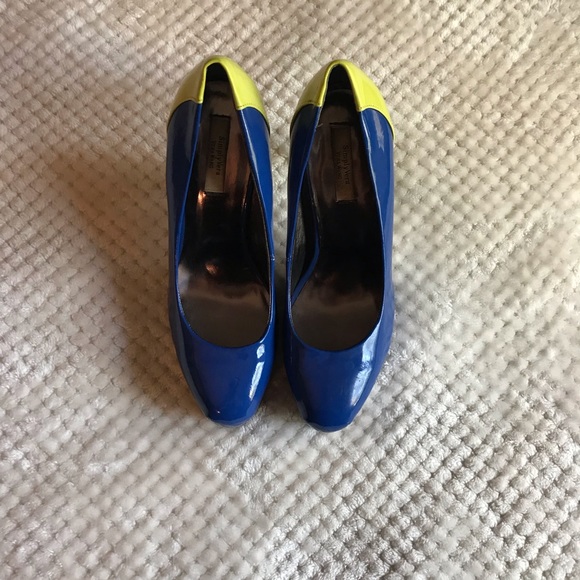 Simply Vera Wang Chartreuse & Blue Pumps - Picture 3 of 7